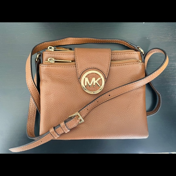 Michael Kors Handbags - Michael Kors 🤎 brown leather crossbody bag